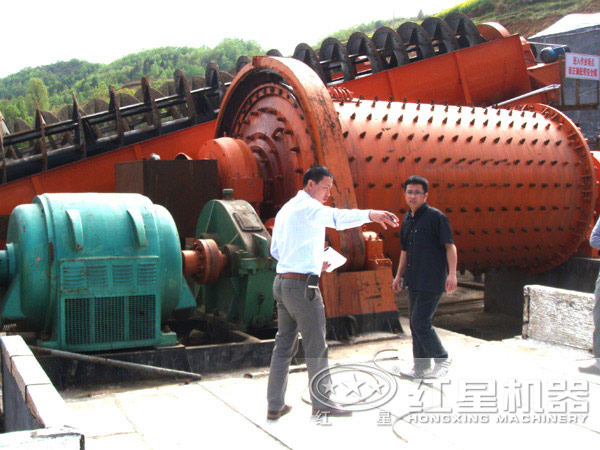 節能環保球磨機生產現場實拍