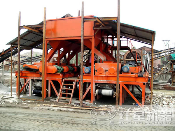 齒輥式破碎機用戶生產現場圖