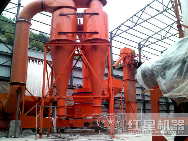 雷蒙磨粉機(jī)現(xiàn)場圖