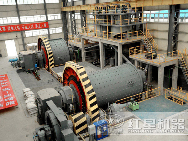 小型球磨機客戶生產(chǎn)現(xiàn)場