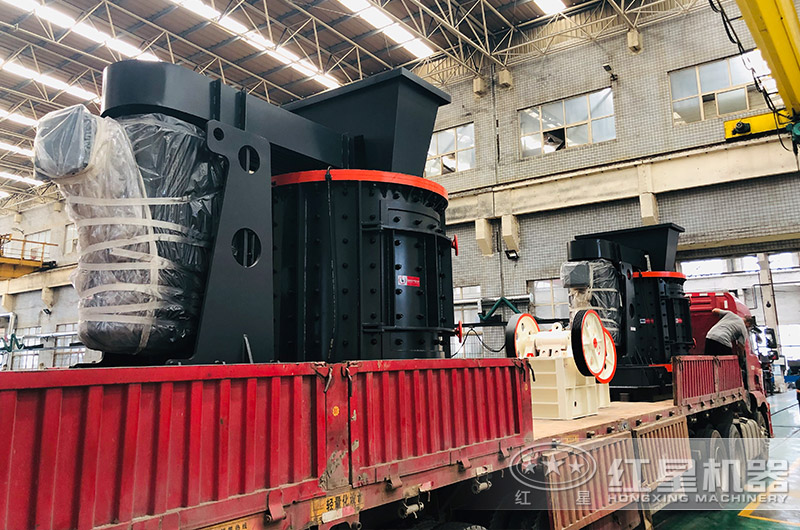 復合式破碎機裝車發貨中 復合式破碎機裝車發貨中