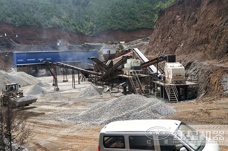 固定式玄武巖破碎生產線現場配置 固定式玄武巖破碎生產線現場配置