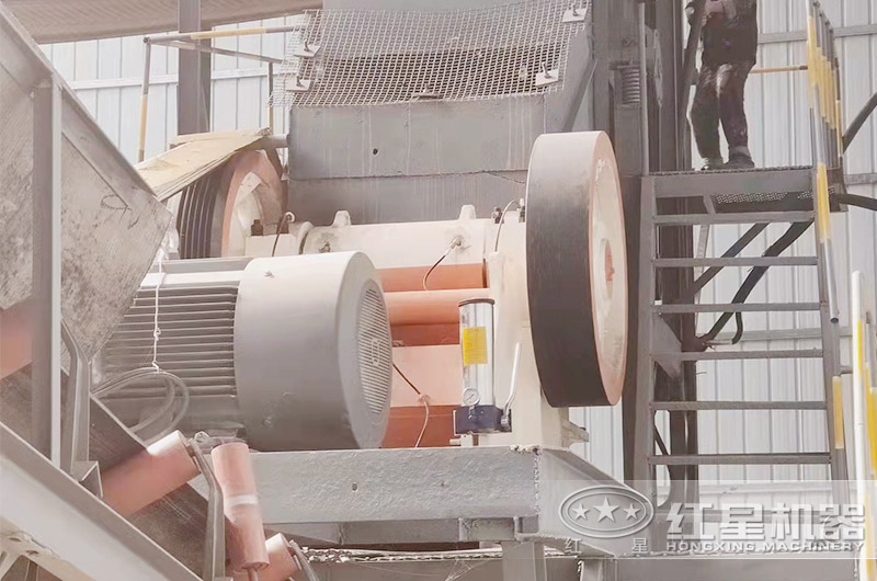 顎式破碎機現場 顎式破碎機現場