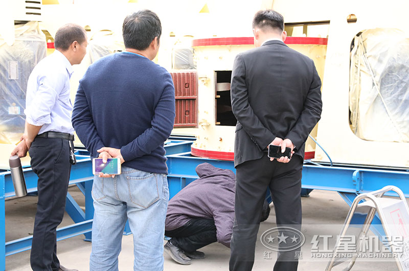 客戶來廠考察1250立軸破碎機