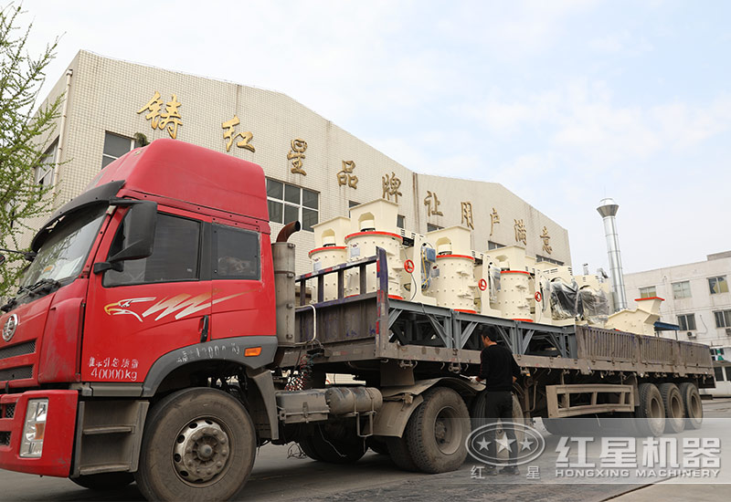 紅星立式復合制砂機裝車發貨現場 紅星立式復合制砂機裝車發貨現場