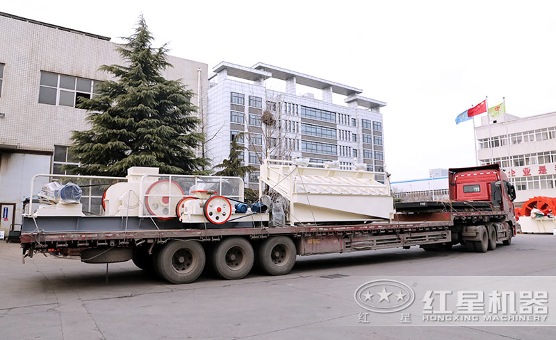 又一整套對輥制砂機裝車發貨中 又一整套對輥制砂機裝車發貨中