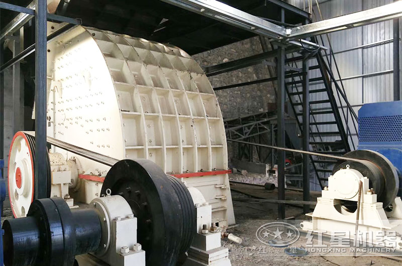 PCZ新型重錘式煤炭破碎機作業(yè)現(xiàn)場