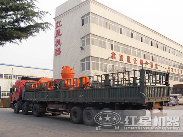 時(shí)產(chǎn)7-10噸石灰?guī)r雷蒙磨粉機(jī)發(fā)貨