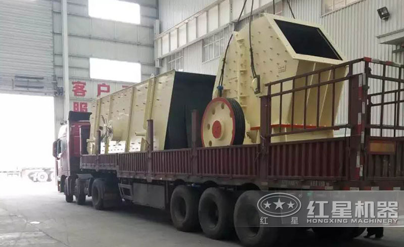 又一臺重錘式粉碎機發貨了