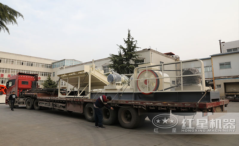 對輥式破碎機發(fā)往安徽