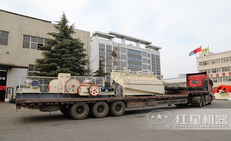 效能高對(duì)輥機(jī)發(fā)貨現(xiàn)場(chǎng) 效能高對(duì)輥機(jī)發(fā)貨現(xiàn)場(chǎng)