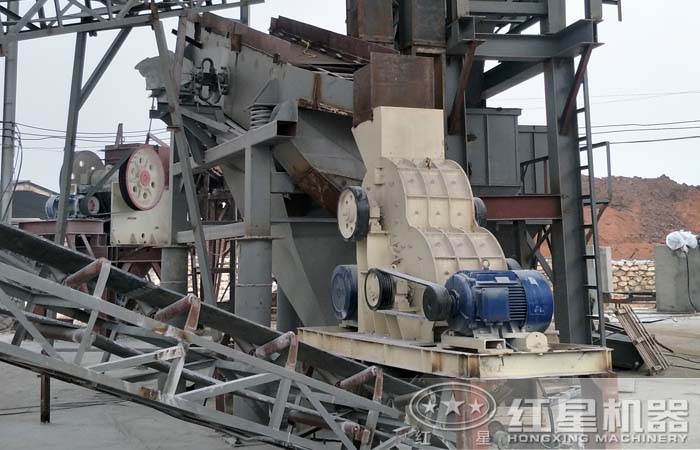 雙級(jí)煤炭粉碎機(jī)用戶現(xiàn)場(chǎng) 雙級(jí)煤炭粉碎機(jī)用戶現(xiàn)場(chǎng)