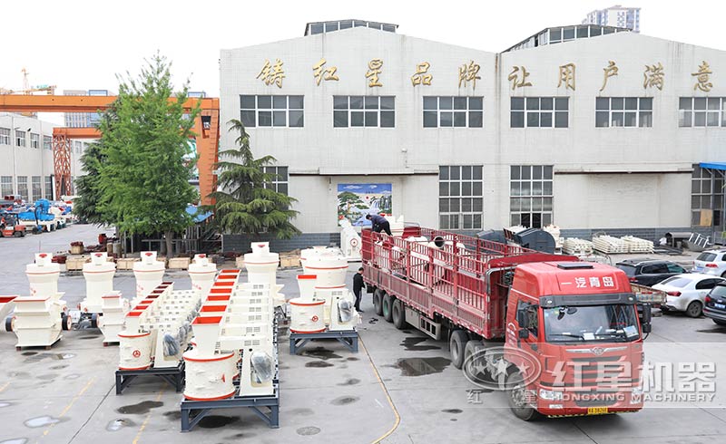 小型雷蒙磨粉機發貨現場