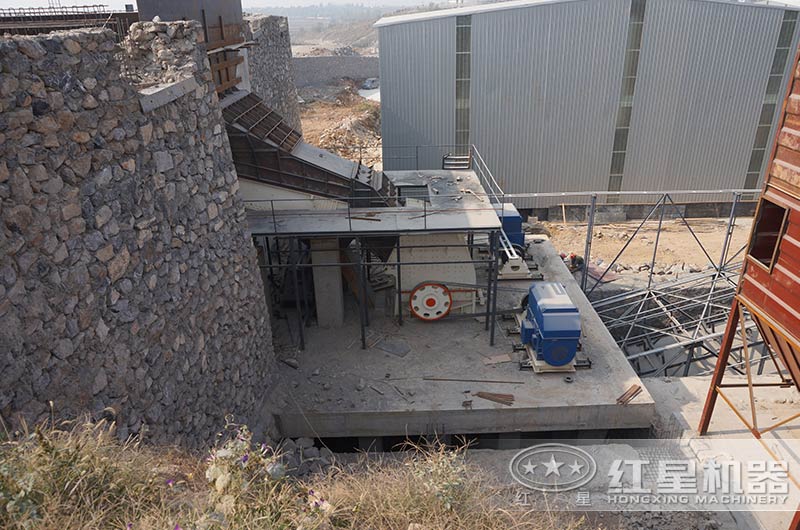 大型錘式破碎機客戶現場實拍圖