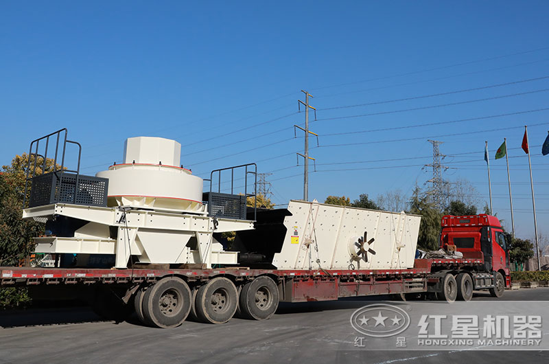 鵝卵石制砂機裝車，準備發往山西