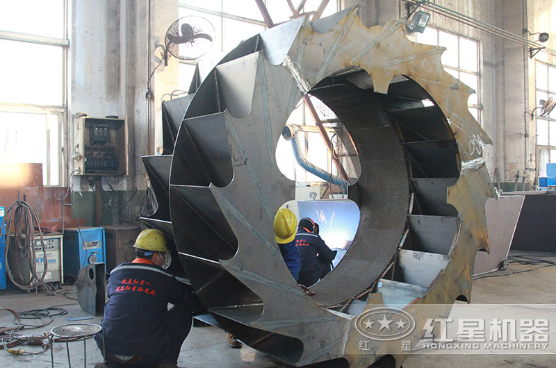 紅星機器技術人員兢兢業業認真對待每一臺設備