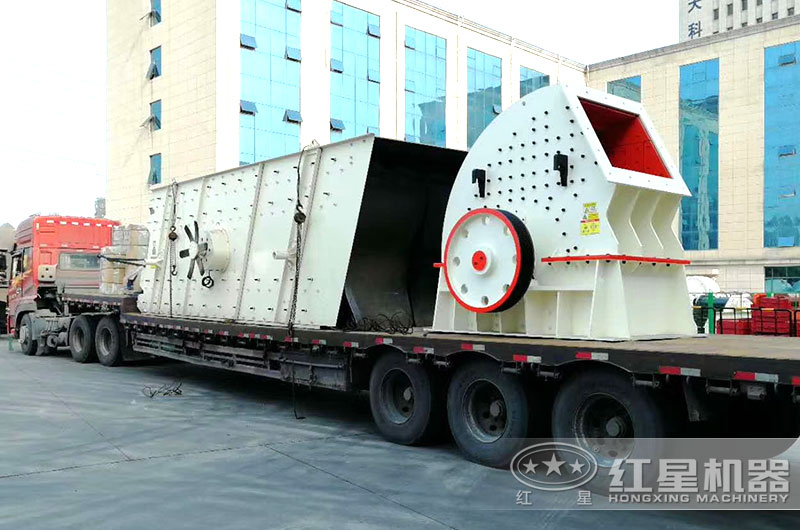 重錘式破碎機準備就緒，為用戶派送到作業(yè)現(xiàn)場