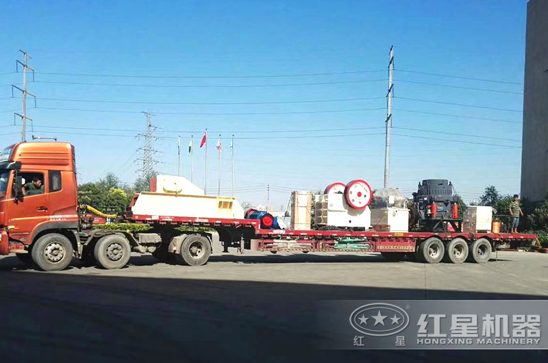 小型石子破碎機裝車,發往遼寧