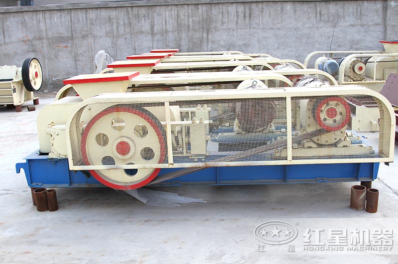 紅星大型廠家,對輥式粉碎機有現貨