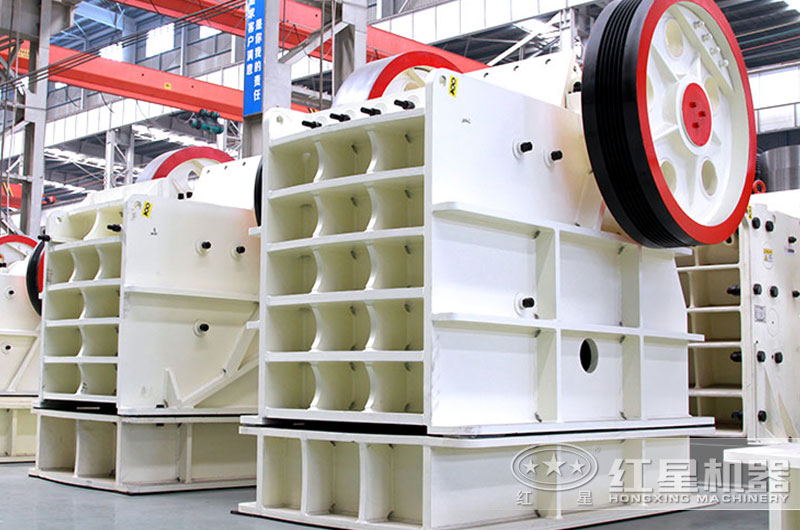 粗碎_顎式咬石機設備圖片