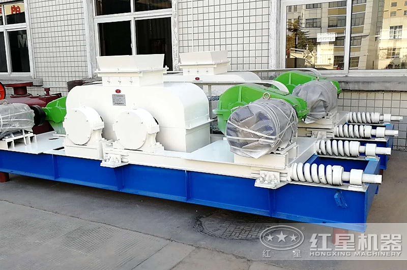 圖3:對輥式制砂機 圖3:對輥式制砂機