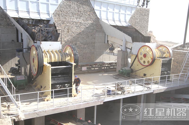 大型破碎機生產現場圖