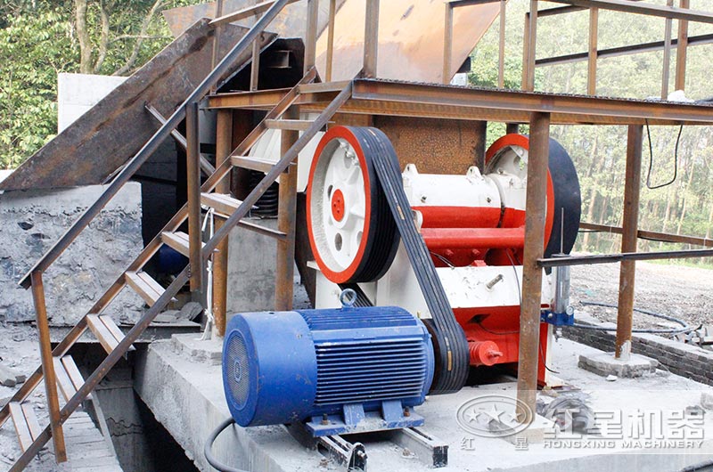 250*1200鄂式破碎機生產現場圖 250*1200鄂式破碎機生產現場圖