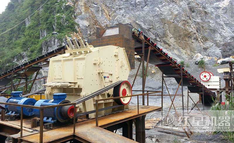 PF1010反擊式破碎機生產現場圖