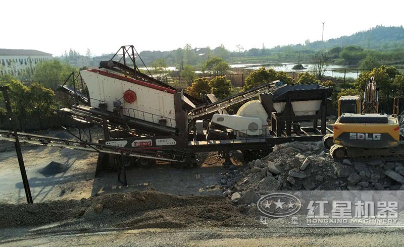 輪胎式移動重錘破碎機生產現場圖 輪胎式移動重錘破碎機生產現場圖