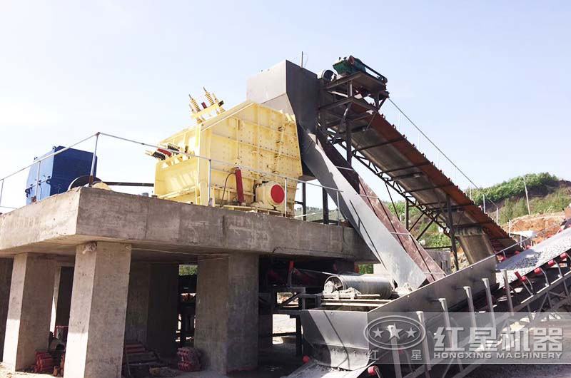 小型反擊式碎石機作業現場