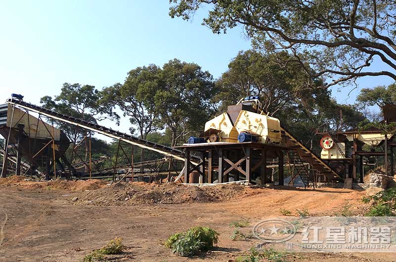 顎破與兩臺反擊破組成破碎生產線 顎破與兩臺反擊破組成破碎生產線