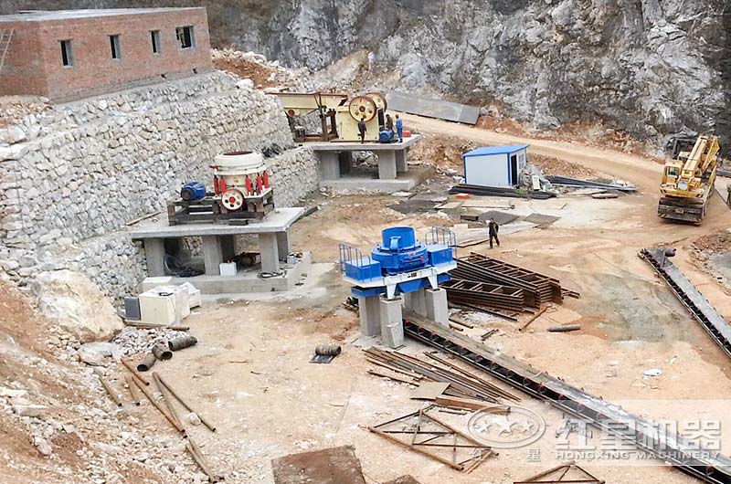 河南某地石子加工機器安裝進行中 河南某地石子加工機器安裝進行中