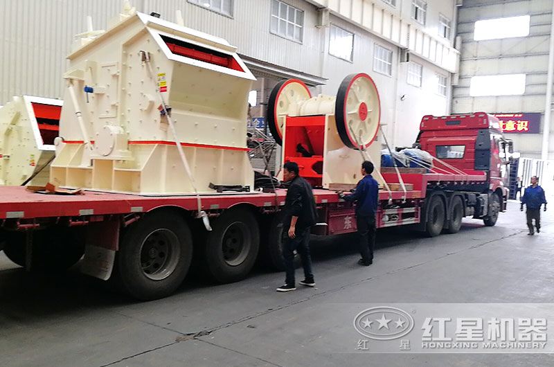 河南紅星石子加工機器裝車,準備發貨 河南紅星石子加工機器裝車,準備發貨