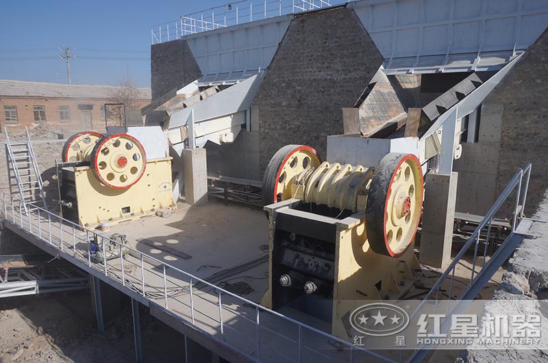 兩臺顎式破碎機并行使用