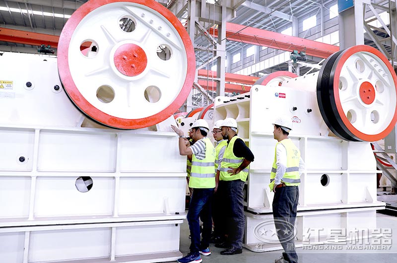 紅星客戶到廠參觀顎式破碎機 紅星客戶到廠參觀顎式破碎機
