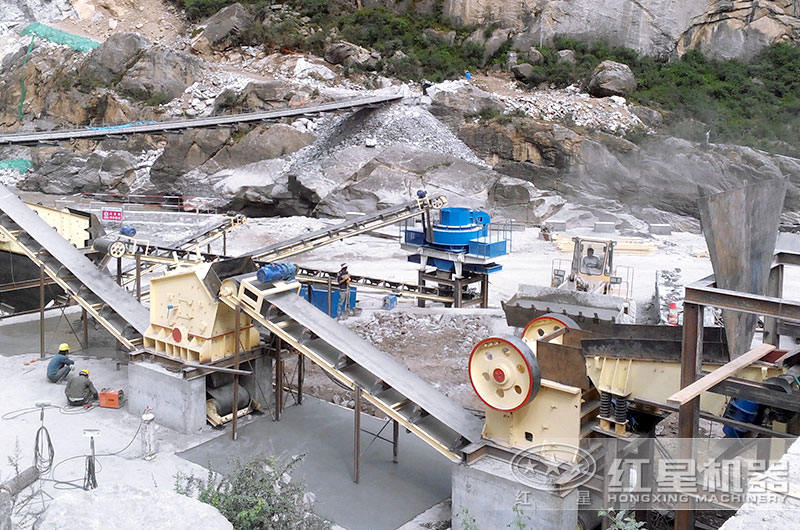 砂石破碎機生產(chǎn)現(xiàn)場 砂石破碎機生產(chǎn)現(xiàn)場