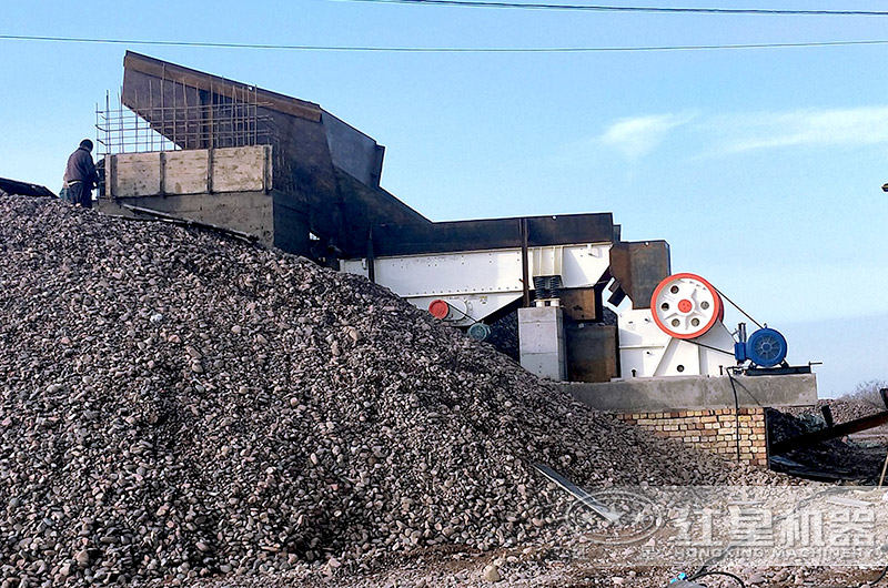 1215顎式破碎機生產現場圖