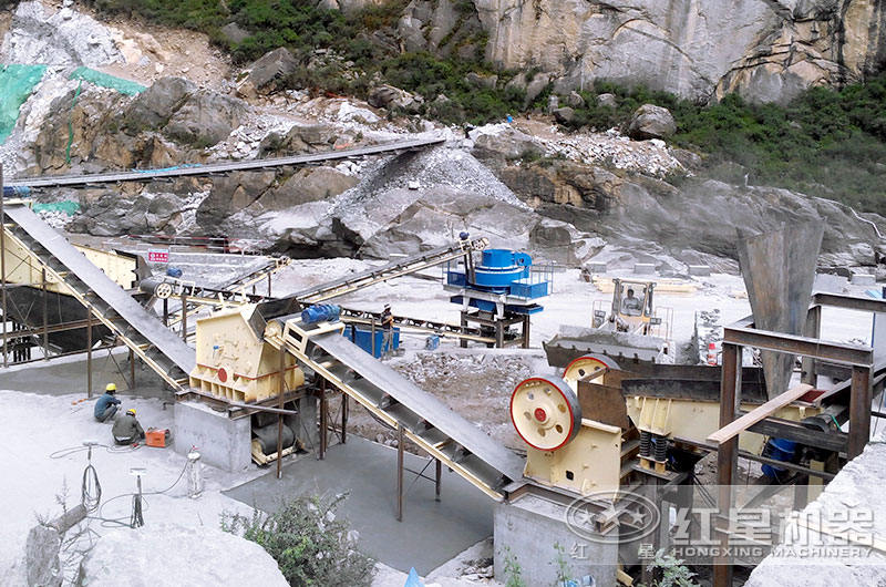 碎石加工現(xiàn)場 碎石加工現(xiàn)場