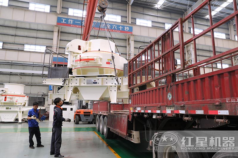 時(shí)產(chǎn)60噸小型環(huán)保打沙機(jī)裝車發(fā)往江西