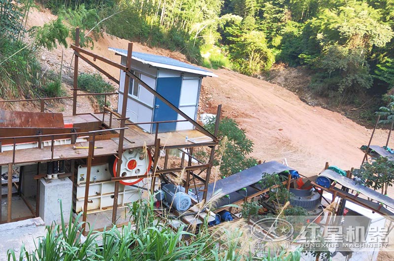 顎式破碎機作業現場圖 顎式破碎機作業現場圖